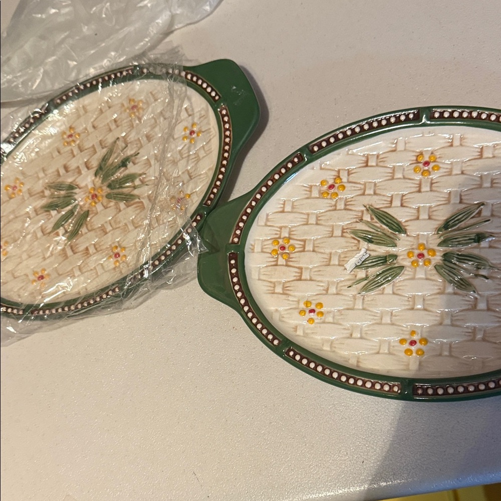 Temptations Green and Cream Floral Accent Plates